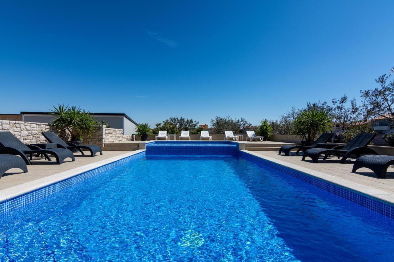 Family Friendly Apartments With A Swimming Pool Valbandon, Fazana - 2201 Stinjan Exterior photo