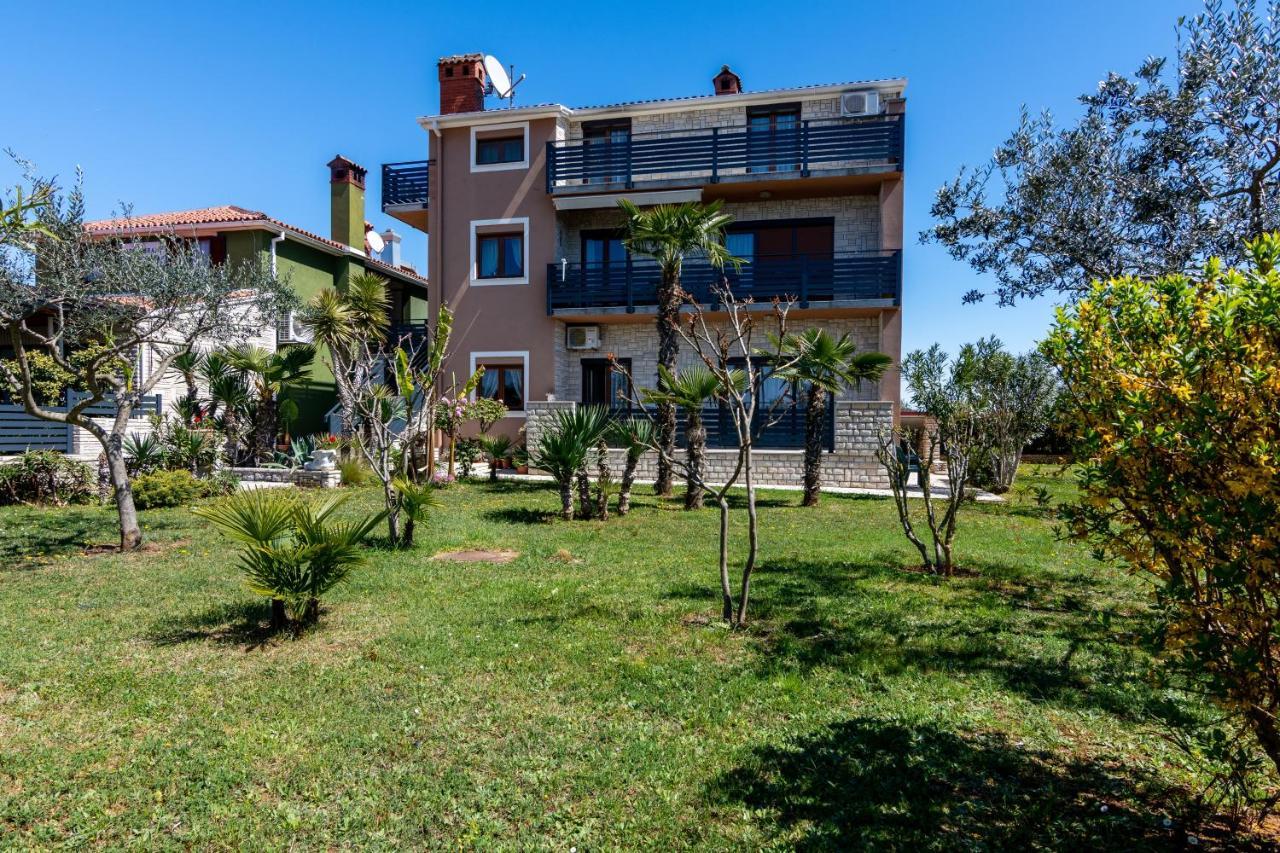 Family Friendly Apartments With A Swimming Pool Valbandon, Fazana - 2201 Stinjan Exterior photo