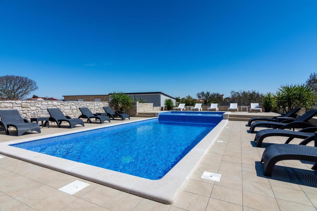 Family Friendly Apartments With A Swimming Pool Valbandon, Fazana - 2201 Stinjan Exterior photo