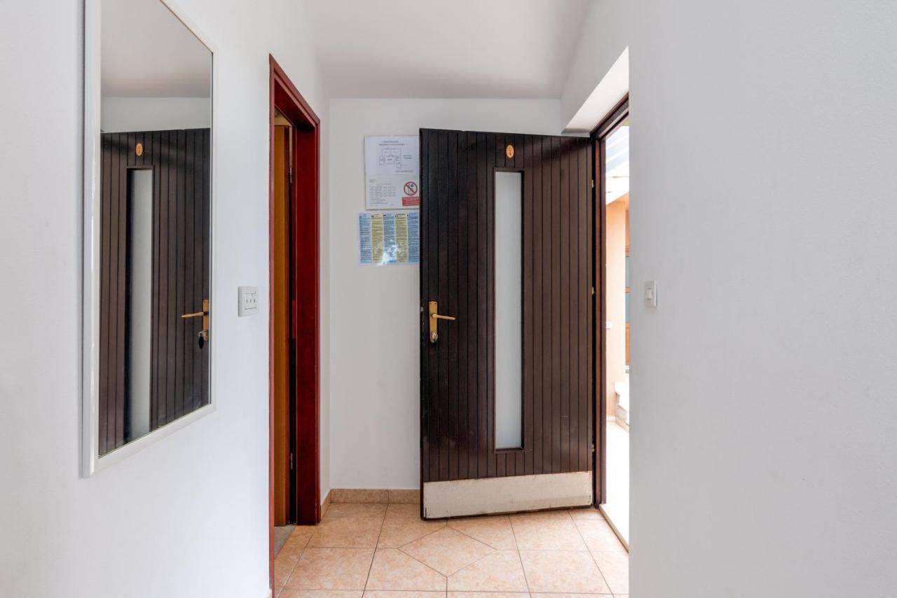 Family Friendly Apartments With A Swimming Pool Valbandon, Fazana - 2201 Stinjan Exterior photo