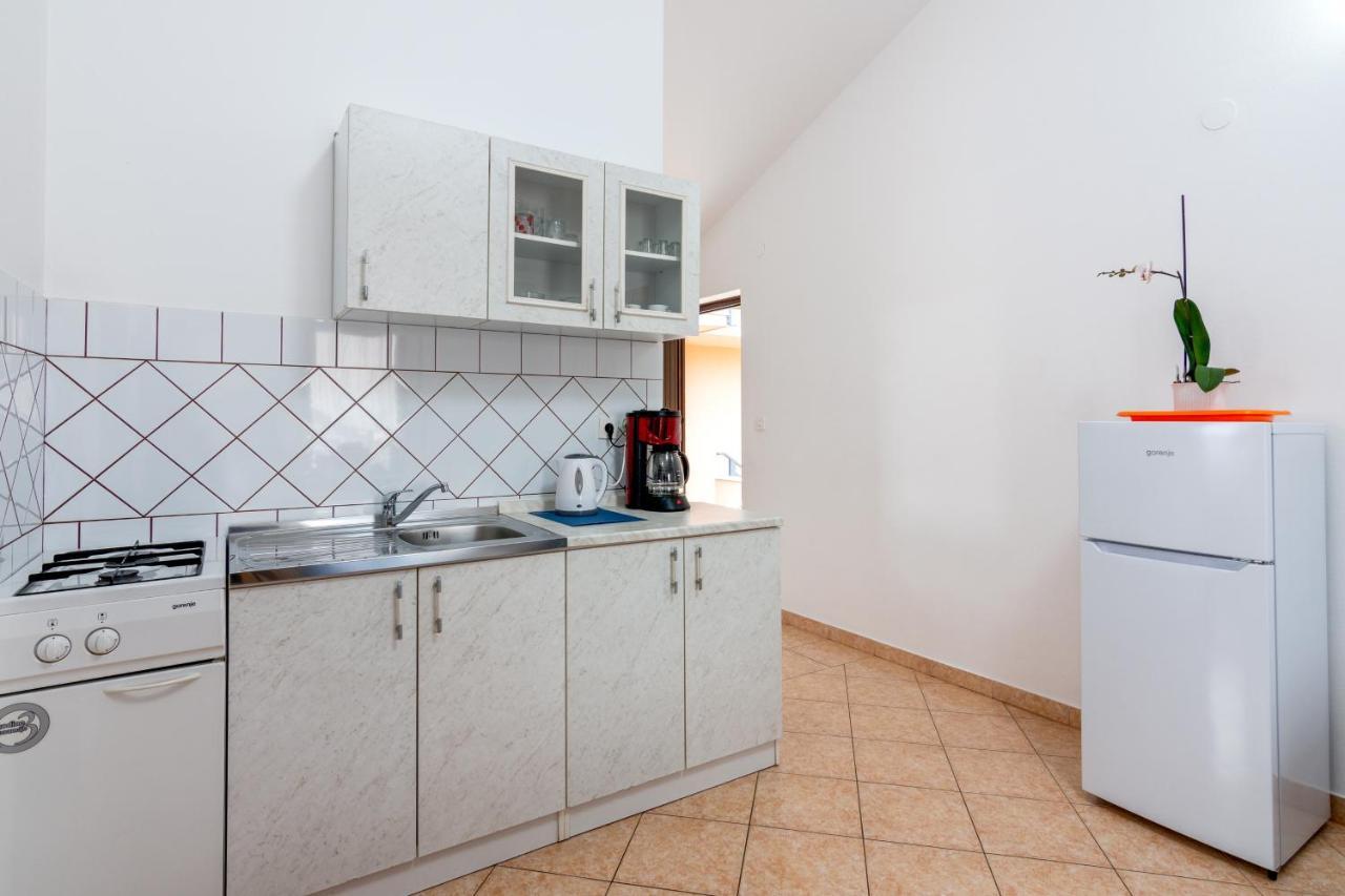 Family Friendly Apartments With A Swimming Pool Valbandon, Fazana - 2201 Stinjan Exterior photo