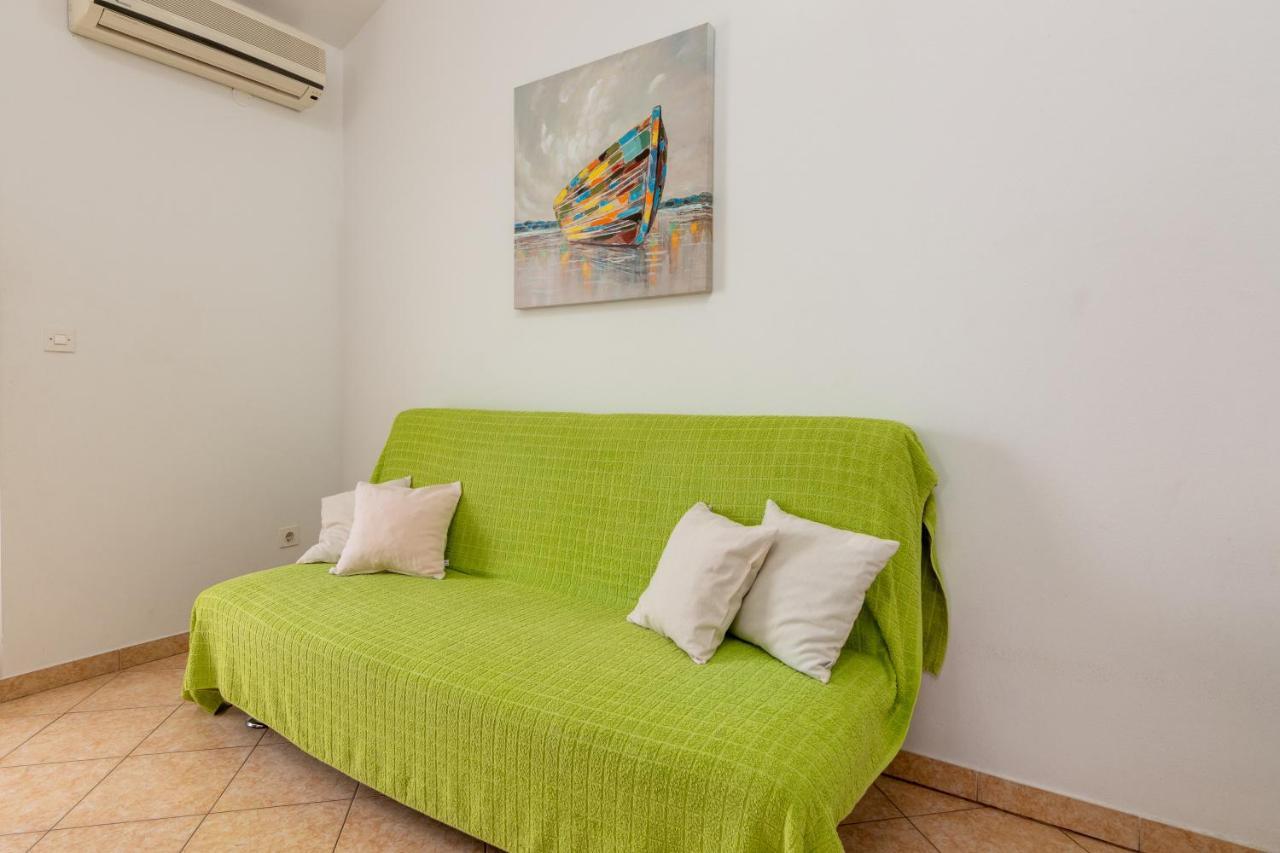 Family Friendly Apartments With A Swimming Pool Valbandon, Fazana - 2201 Stinjan Exterior photo