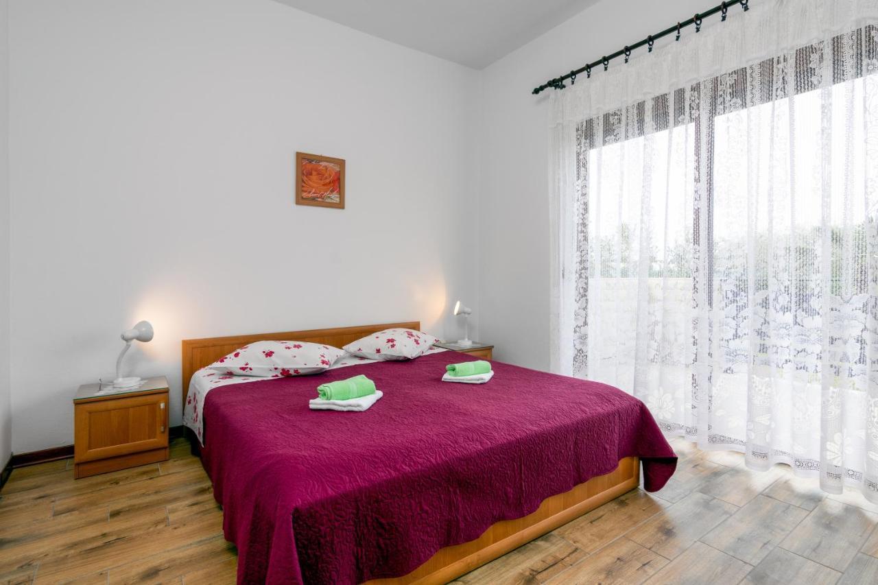 Family Friendly Apartments With A Swimming Pool Valbandon, Fazana - 2201 Stinjan Exterior photo