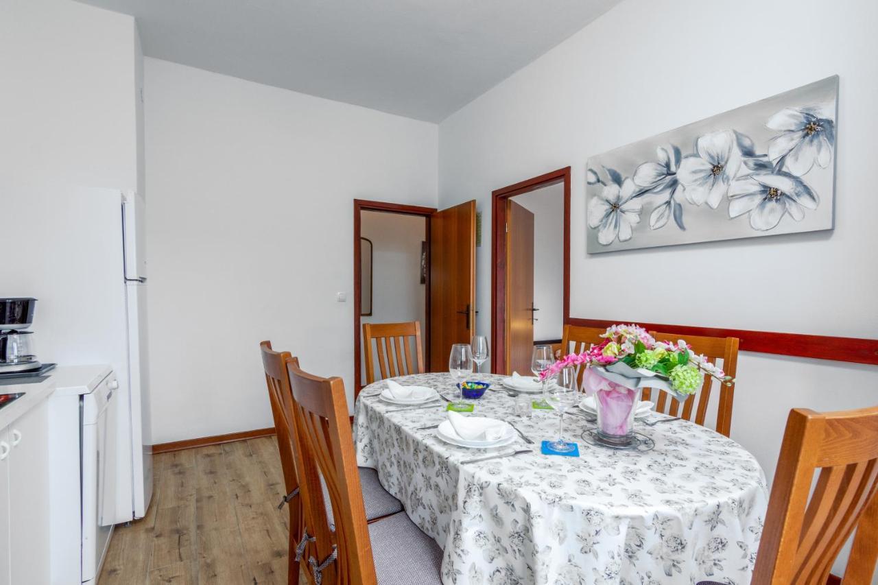 Family Friendly Apartments With A Swimming Pool Valbandon, Fazana - 2201 Stinjan Exterior photo