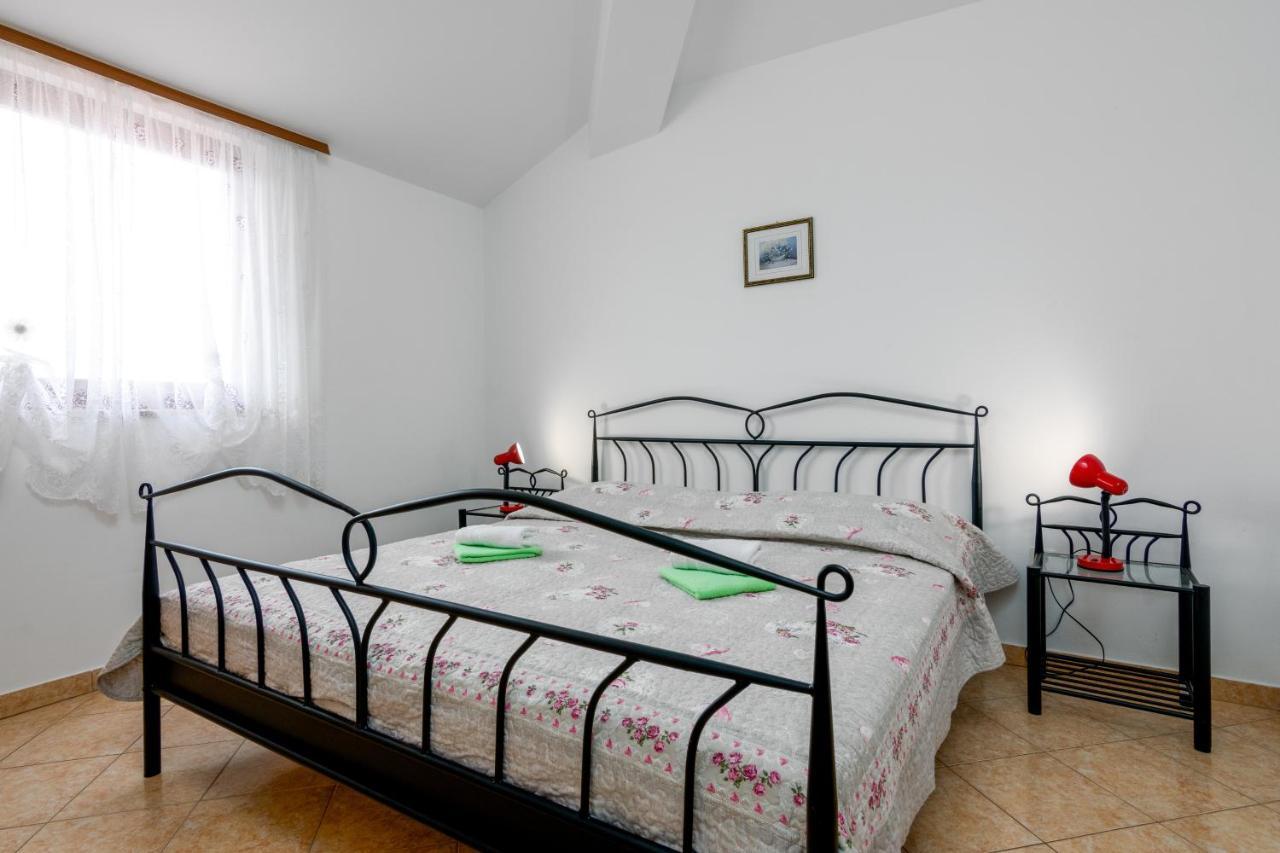 Family Friendly Apartments With A Swimming Pool Valbandon, Fazana - 2201 Stinjan Exterior photo