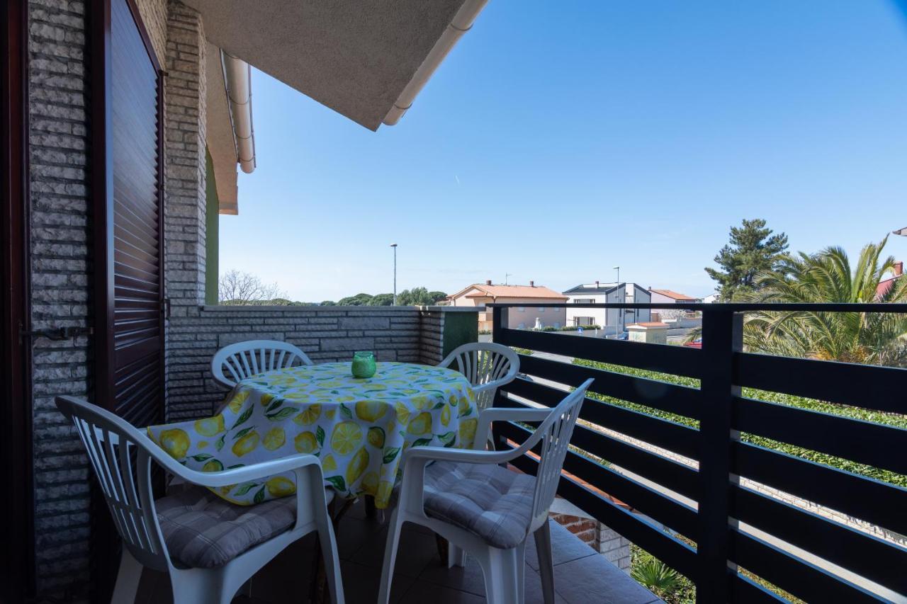 Family Friendly Apartments With A Swimming Pool Valbandon, Fazana - 2201 Stinjan Exterior photo