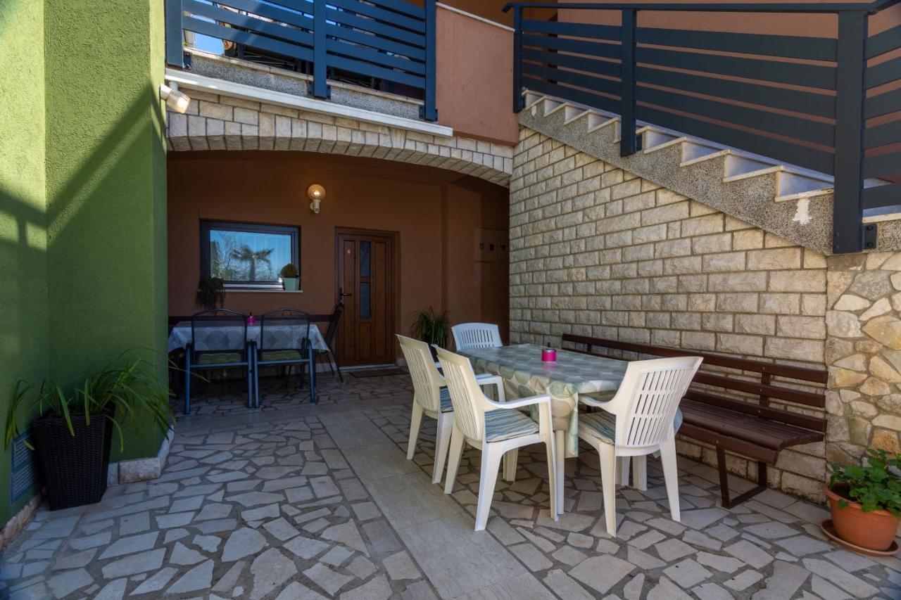 Family Friendly Apartments With A Swimming Pool Valbandon, Fazana - 2201 Stinjan Exterior photo