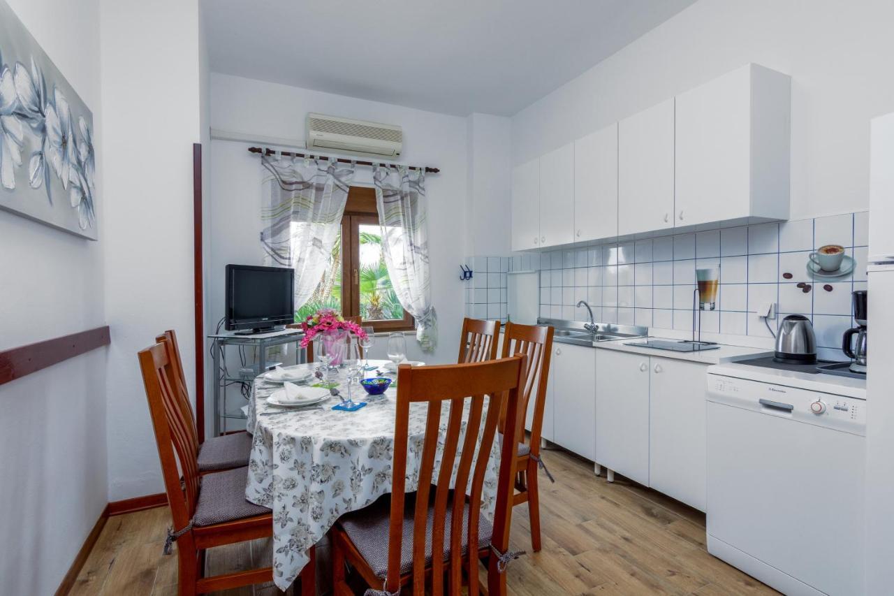Family Friendly Apartments With A Swimming Pool Valbandon, Fazana - 2201 Stinjan Exterior photo