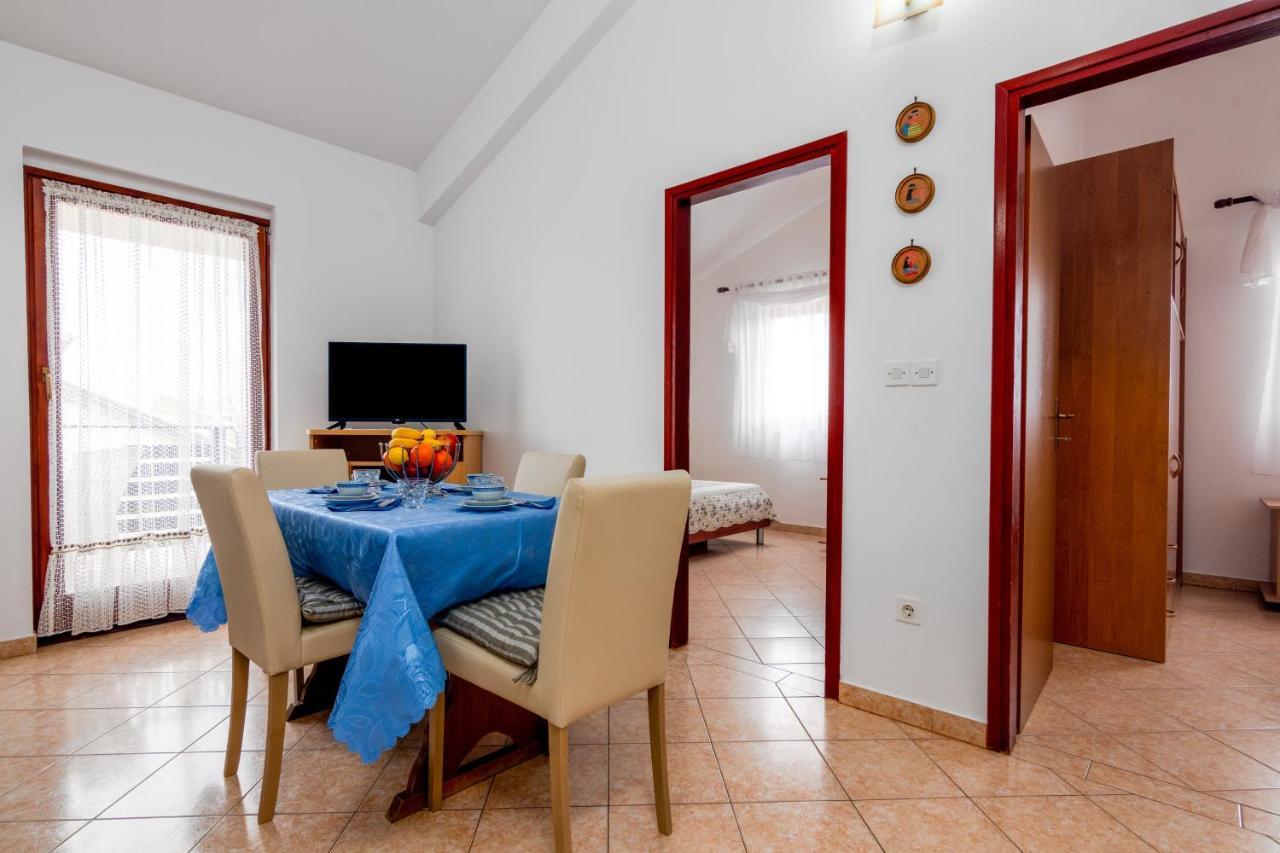 Family Friendly Apartments With A Swimming Pool Valbandon, Fazana - 2201 Stinjan Exterior photo