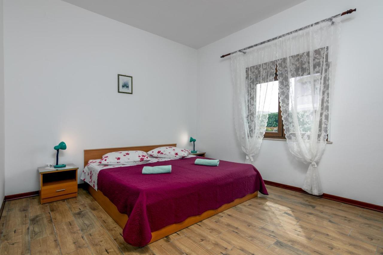 Family Friendly Apartments With A Swimming Pool Valbandon, Fazana - 2201 Stinjan Exterior photo