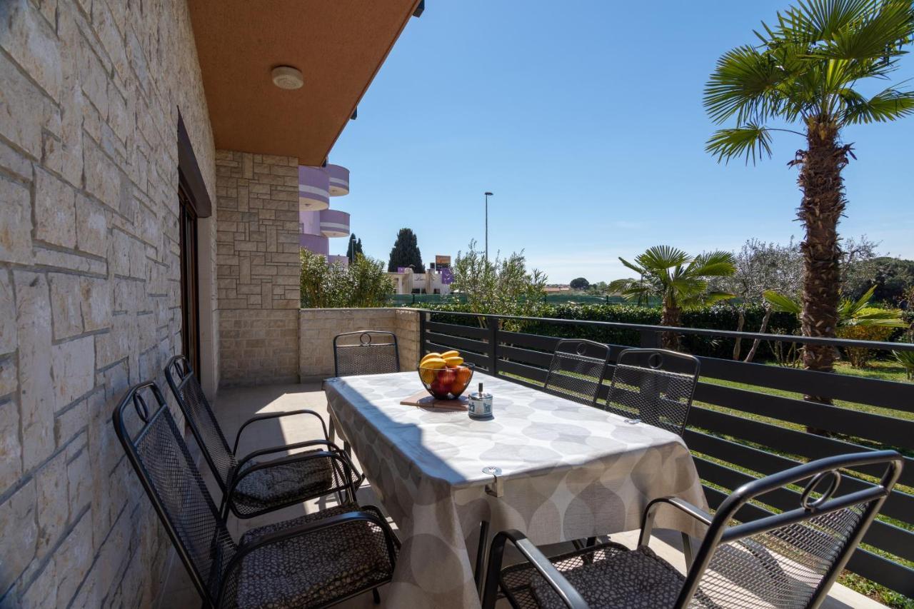 Family Friendly Apartments With A Swimming Pool Valbandon, Fazana - 2201 Stinjan Exterior photo